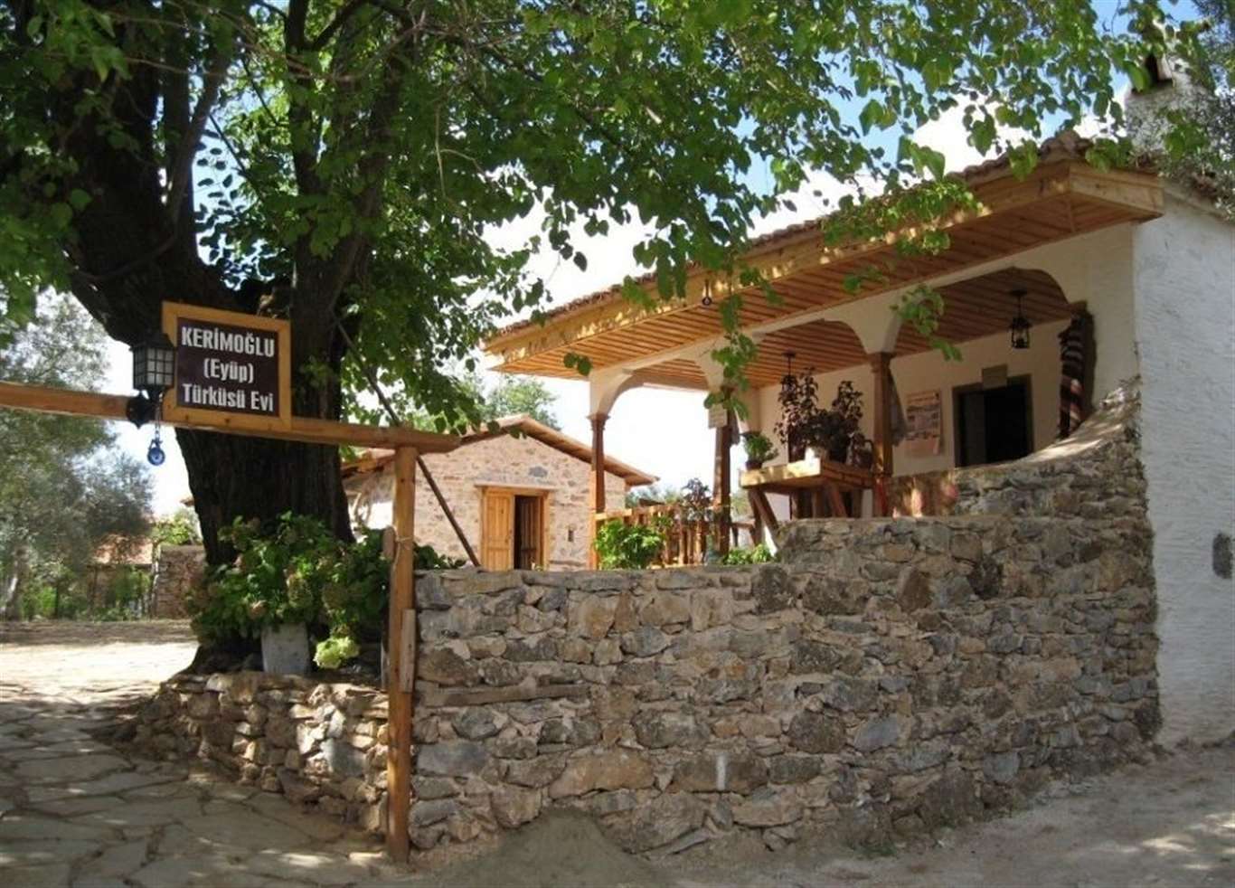 Gelen geri döndü: Kerimoğlu Türküsü Evi'nin kapalı olmasına tepki haberi