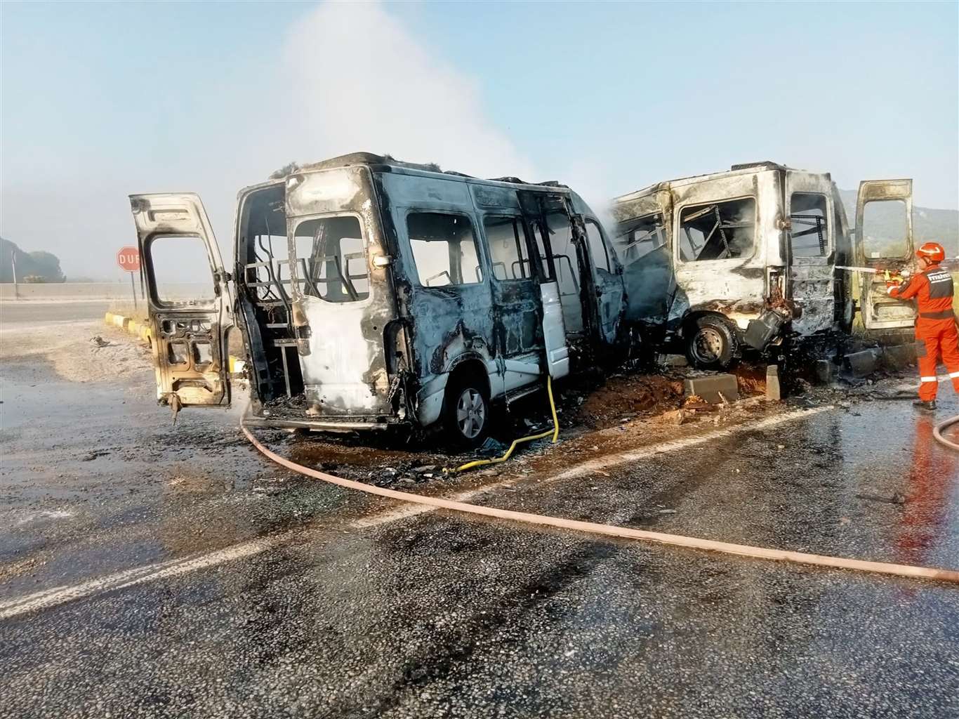 Milas'ta iki minibüs çarpıştı, 4'ü ağır 14 yaralı haberi