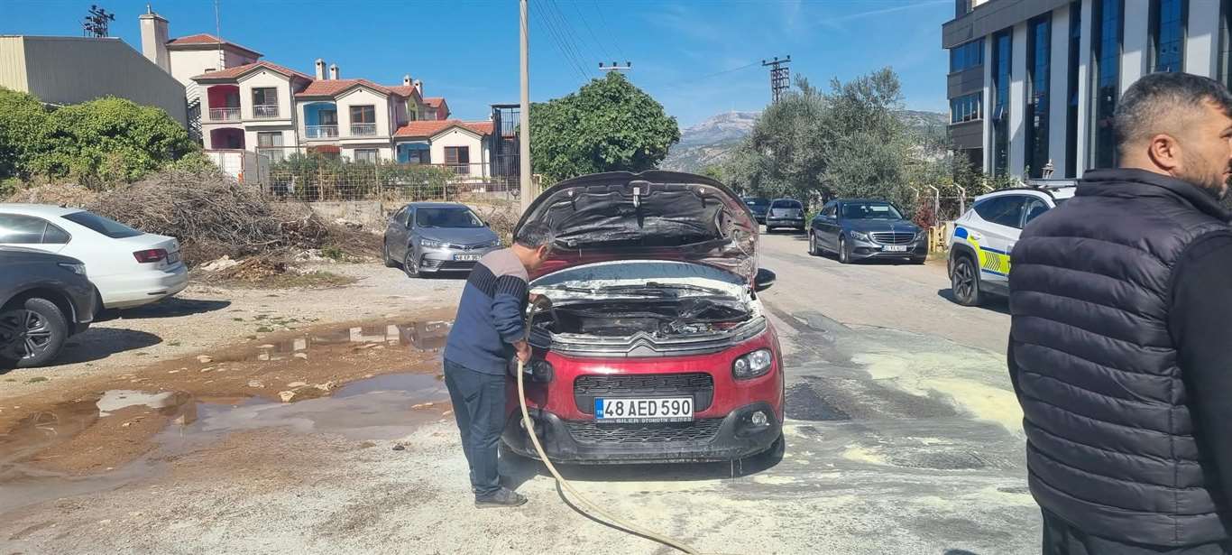 Menteşe’de araç yangını korkuttu haberi
