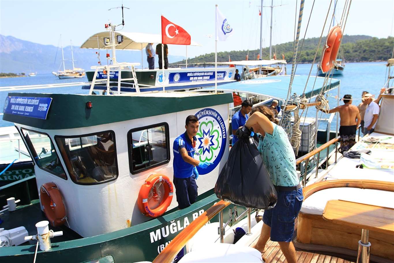 Büyükşehir teknelerle bayramda 12 bin 255 kilo katı atık topladı haberi