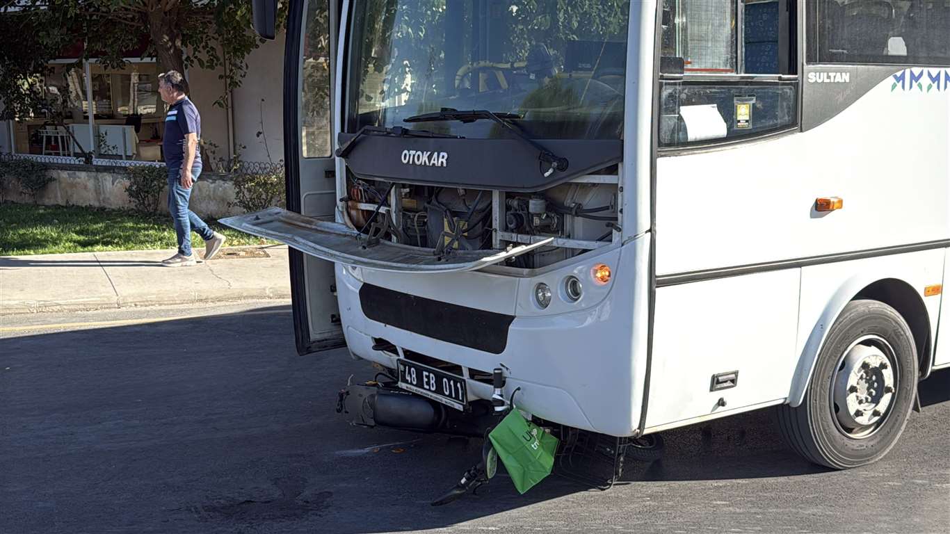 Muğla’da elektrikli bisiklet otobüsün altında kaldı: 1 yaralı haberi