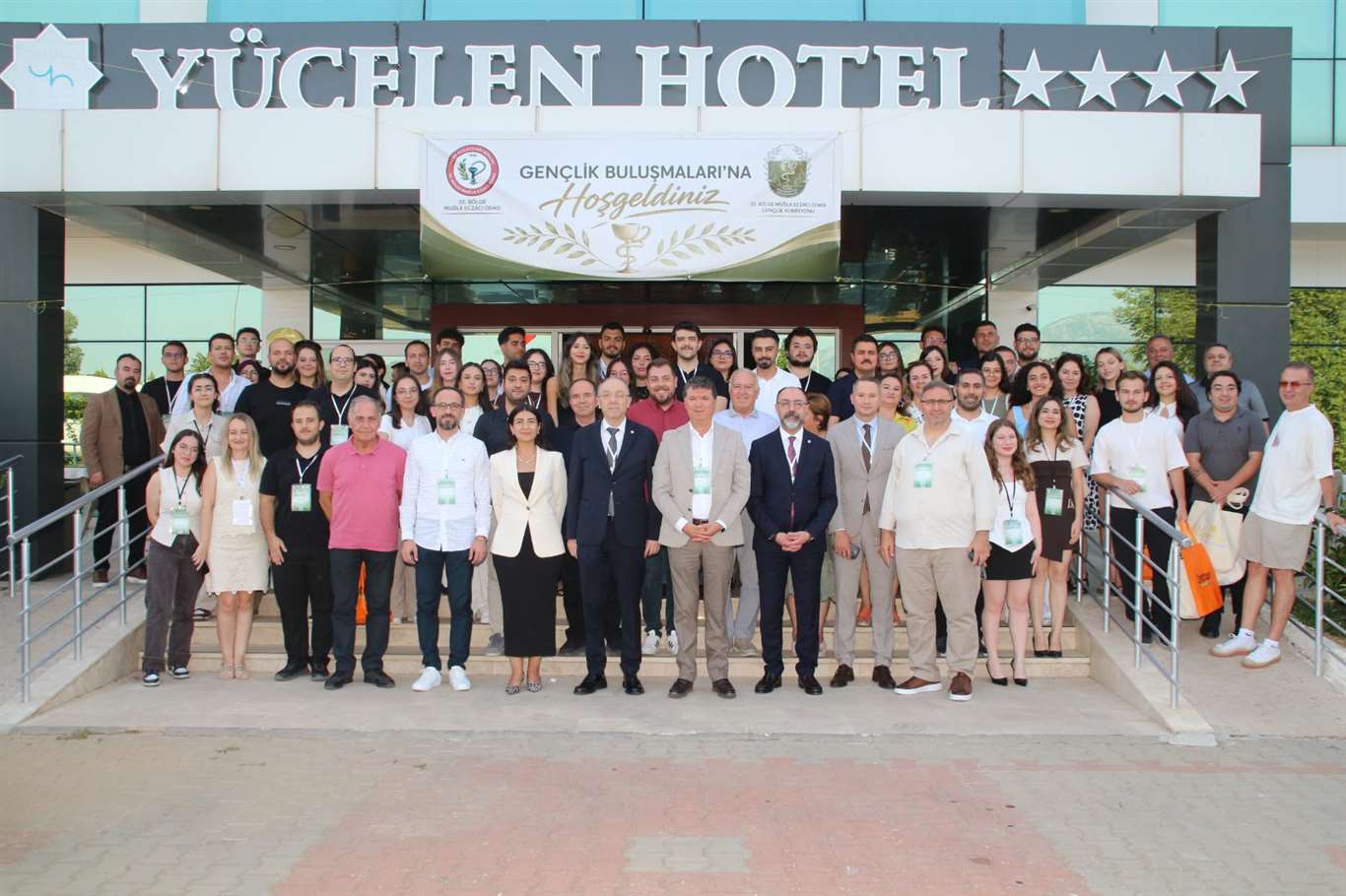 Genç eczacılar Muğla’da mesleğin geleceğini konuştu haberi
