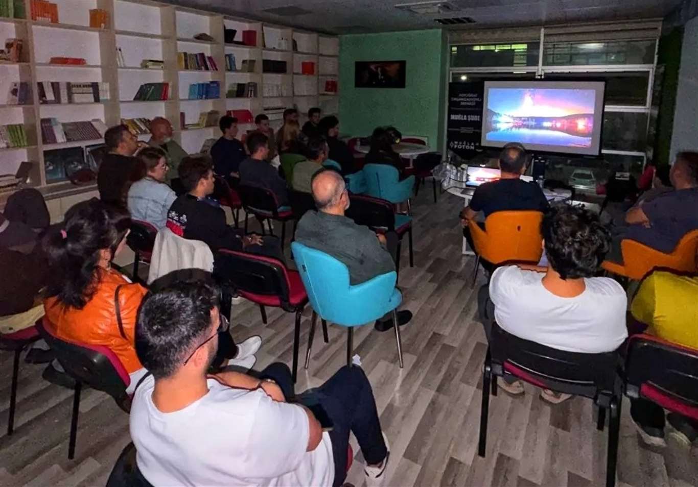 Gençler fotoğrafçılık eğitimiyle kendi hikâyelerini karelere sığdırıyor haberi