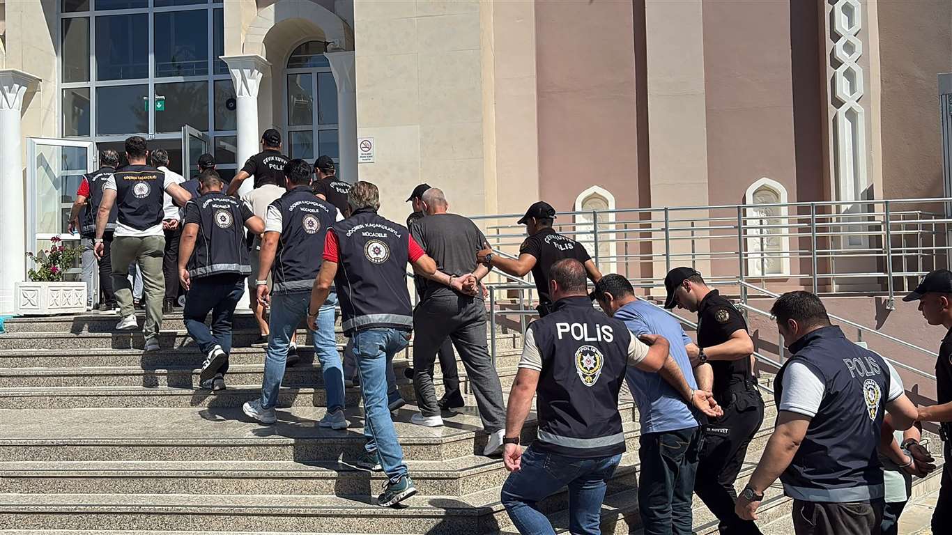 Göçmen kaçakçılığı operasyonlarında 26 şüpheli tutuklandı haberi