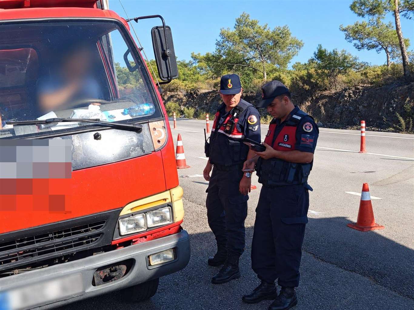 Jandarma trafik timlerince bir haftada 202 araç trafikten men edildi haberi
