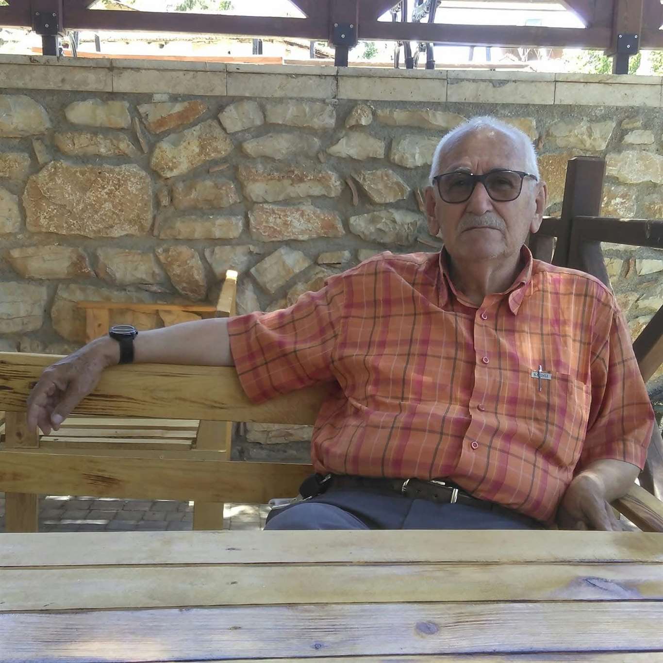 Karşıya geçmek isterken otomobilin çarptığı yaşlı adam hayatını kaybetti haberi