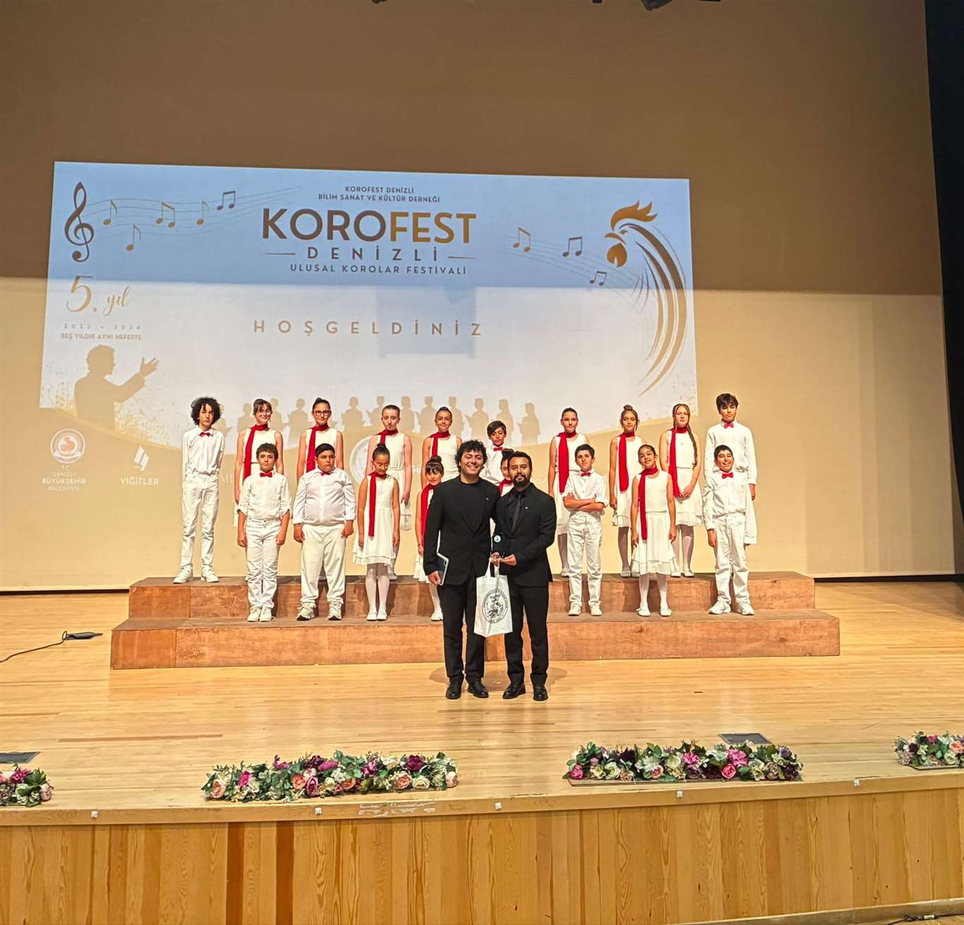 Denizli'de çoksesli müzik rüzgarı: Muğla Büyükşehir Belediyesi Çoksesli Çocuk Korosu Korofest'te sahne aldı! haberi