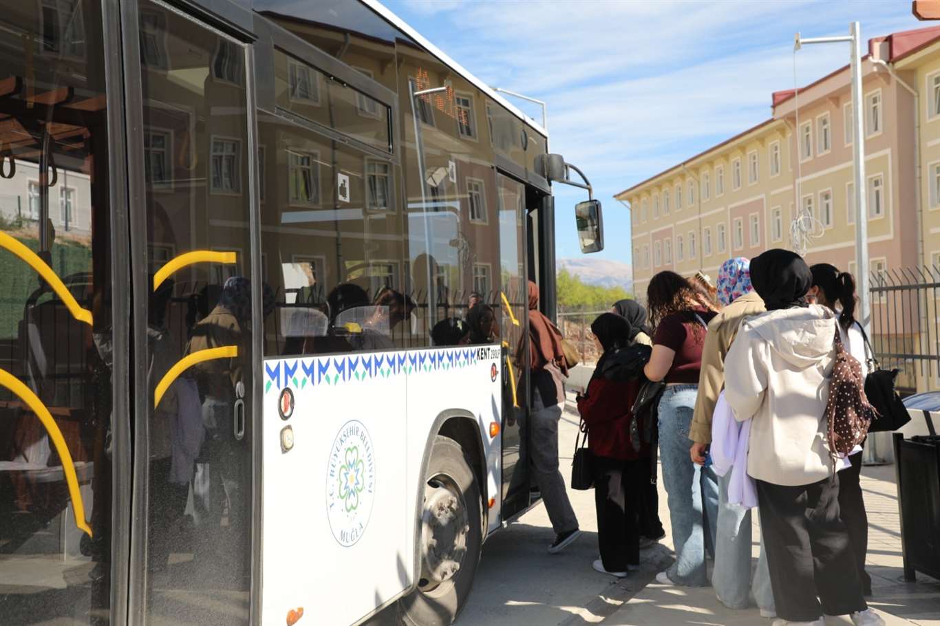Kötekli'de 7 bin 500 öğrencinin ulaşımı kolaylaştı haberi