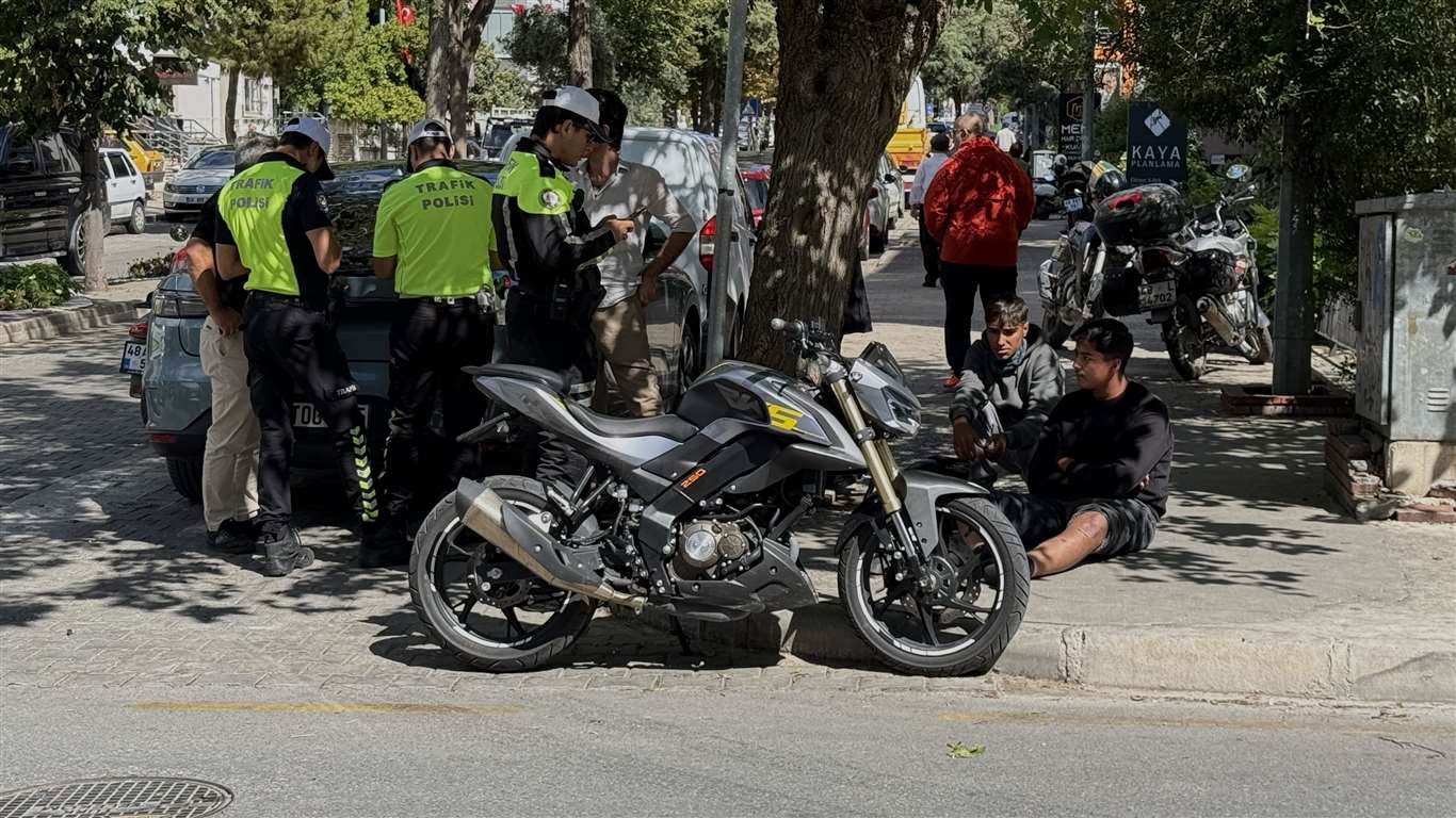 Menteşe’de otomobil ile motosiklet çarpıştı:1 yaralı haberi