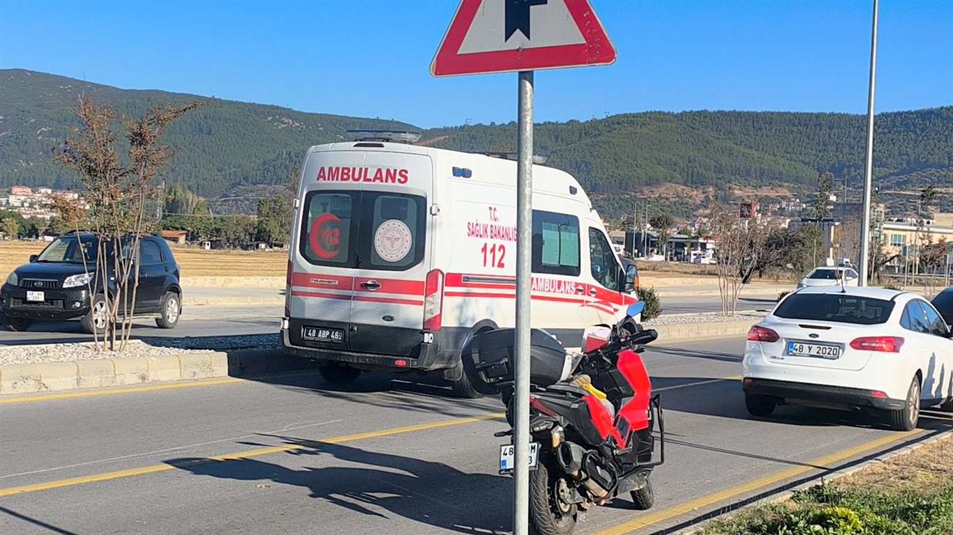 Muğla'da motosiklet ile otomobil çarpıştı: 1 yaralı haberi
