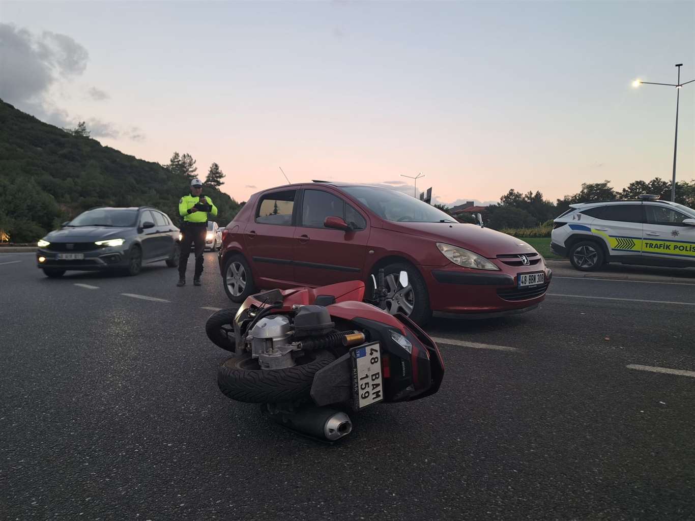 Menteşe’de otomobil ile motosiklet çarpıştı: 1 yaralı haberi