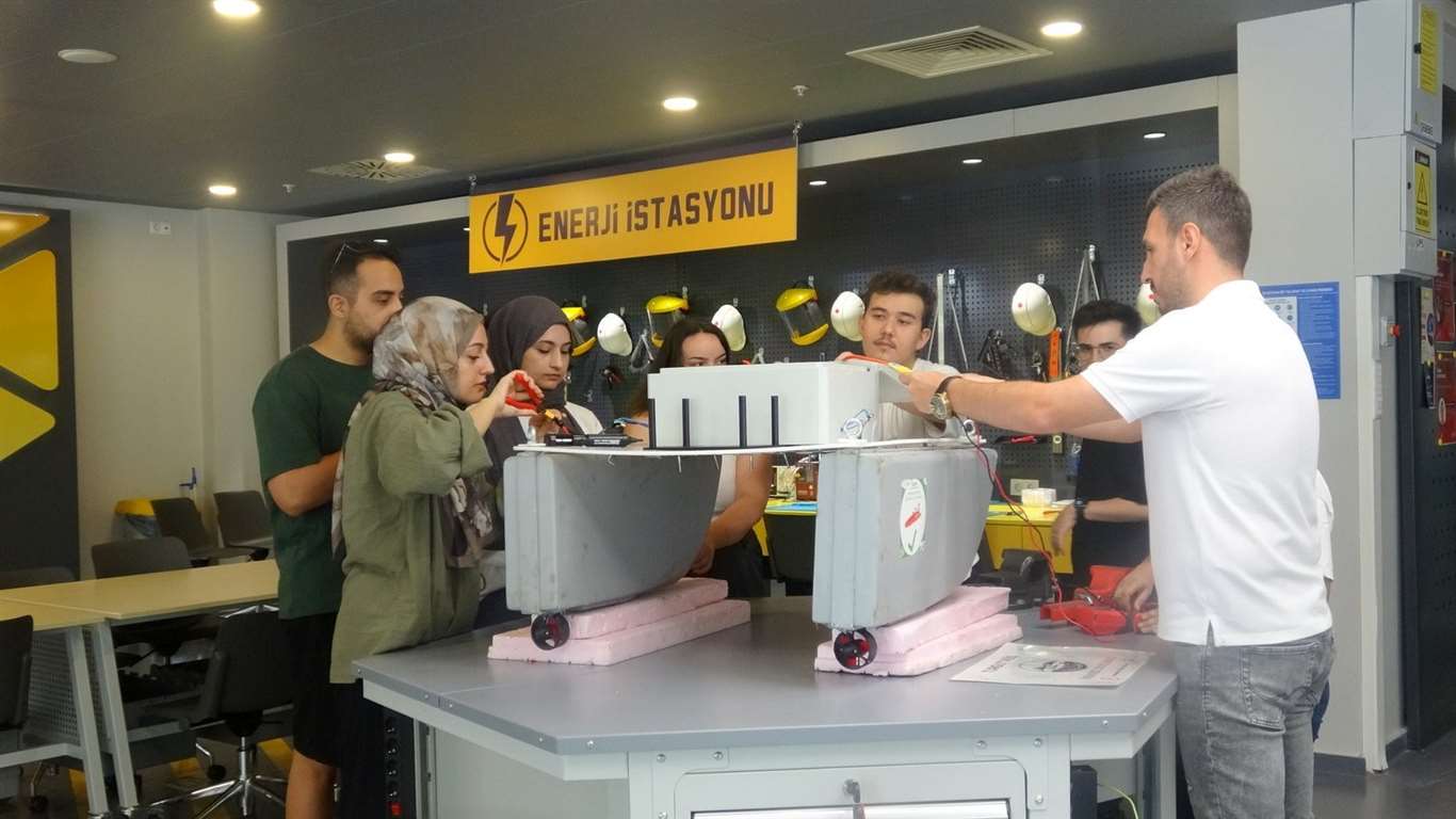 MSKÜ öğrencileri yerli teknoloji için projelerini geliştiriyor haberi