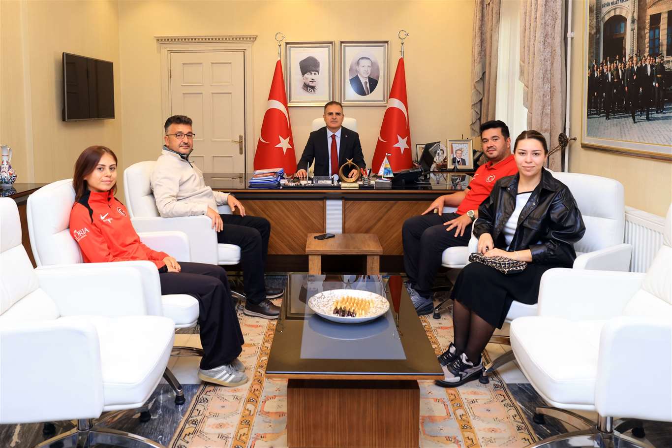  Milli okçulardan Vali Akbıyık’a ziyaret haberi