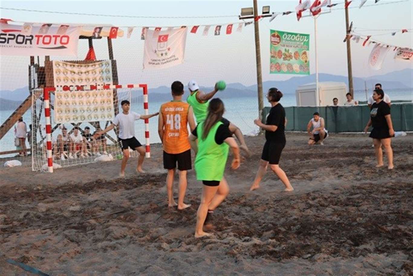 Köyceğiz Plaj Hentbolu Turnuvası gösteri maçı ile başladı haberi