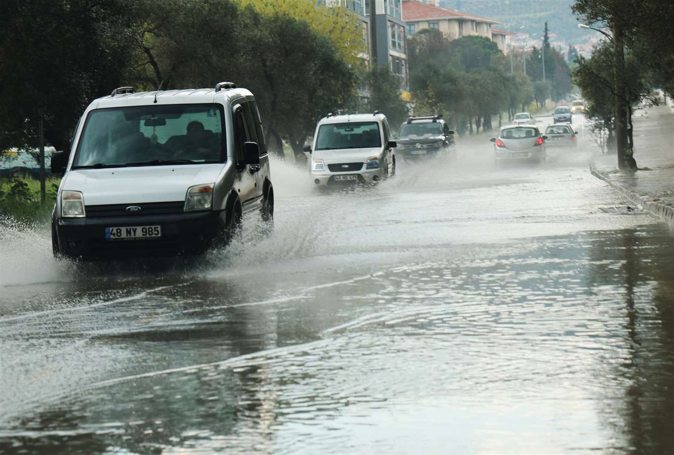 Menteşe'de sağanak yağış etkili oldu haberi