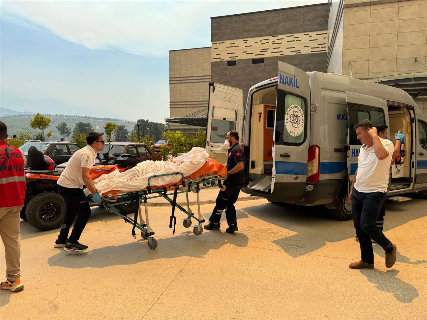 Seydikemer’de orman yangını: Evler ve hastane tahliye edildi haberi