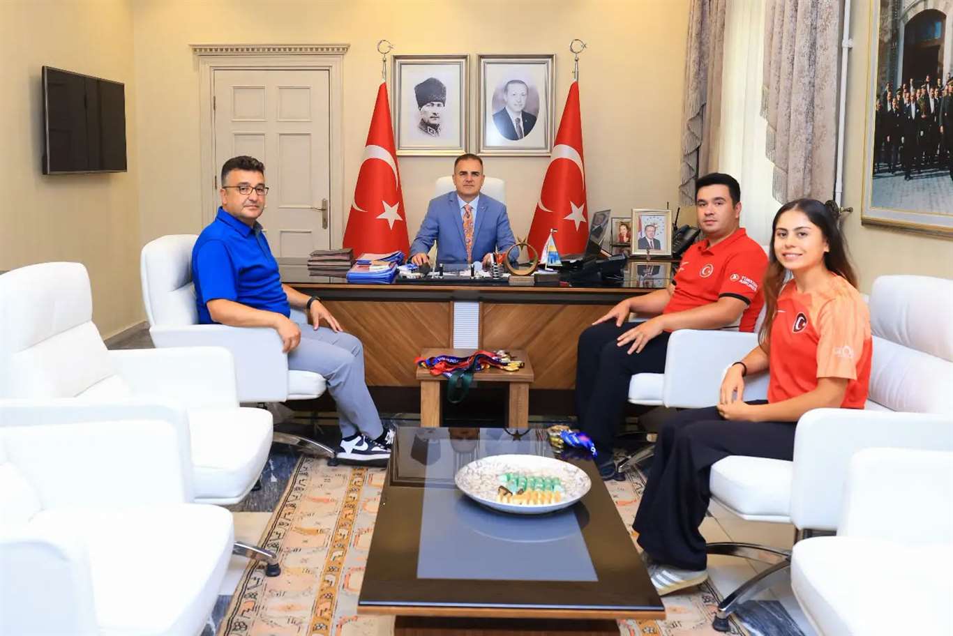    Muğlalı milli okçular Vali Akbıyık’ı ziyaret etti haberi