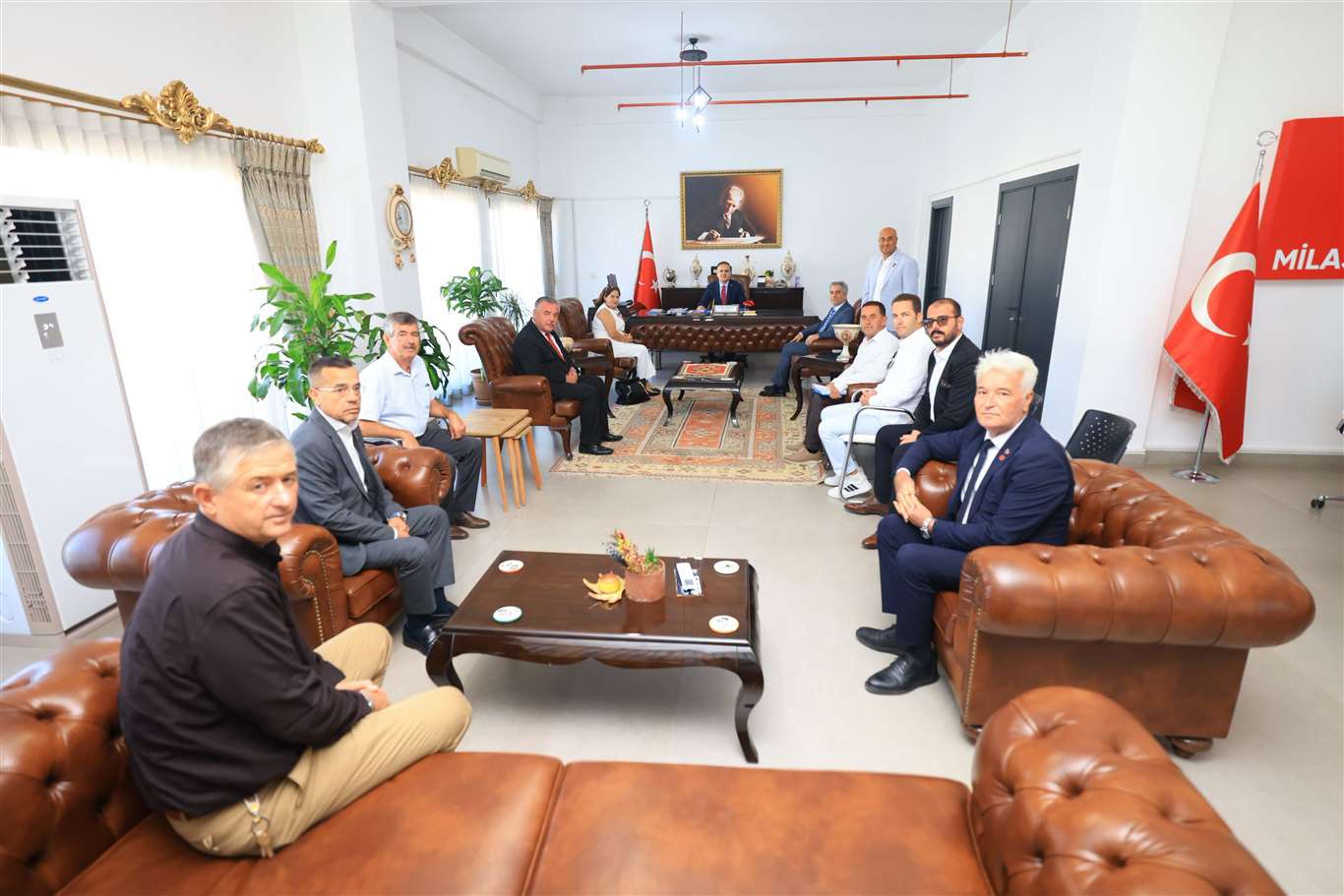 Vali Akbıyık, Milaslı muhtarlarla bir araya geldi haberi