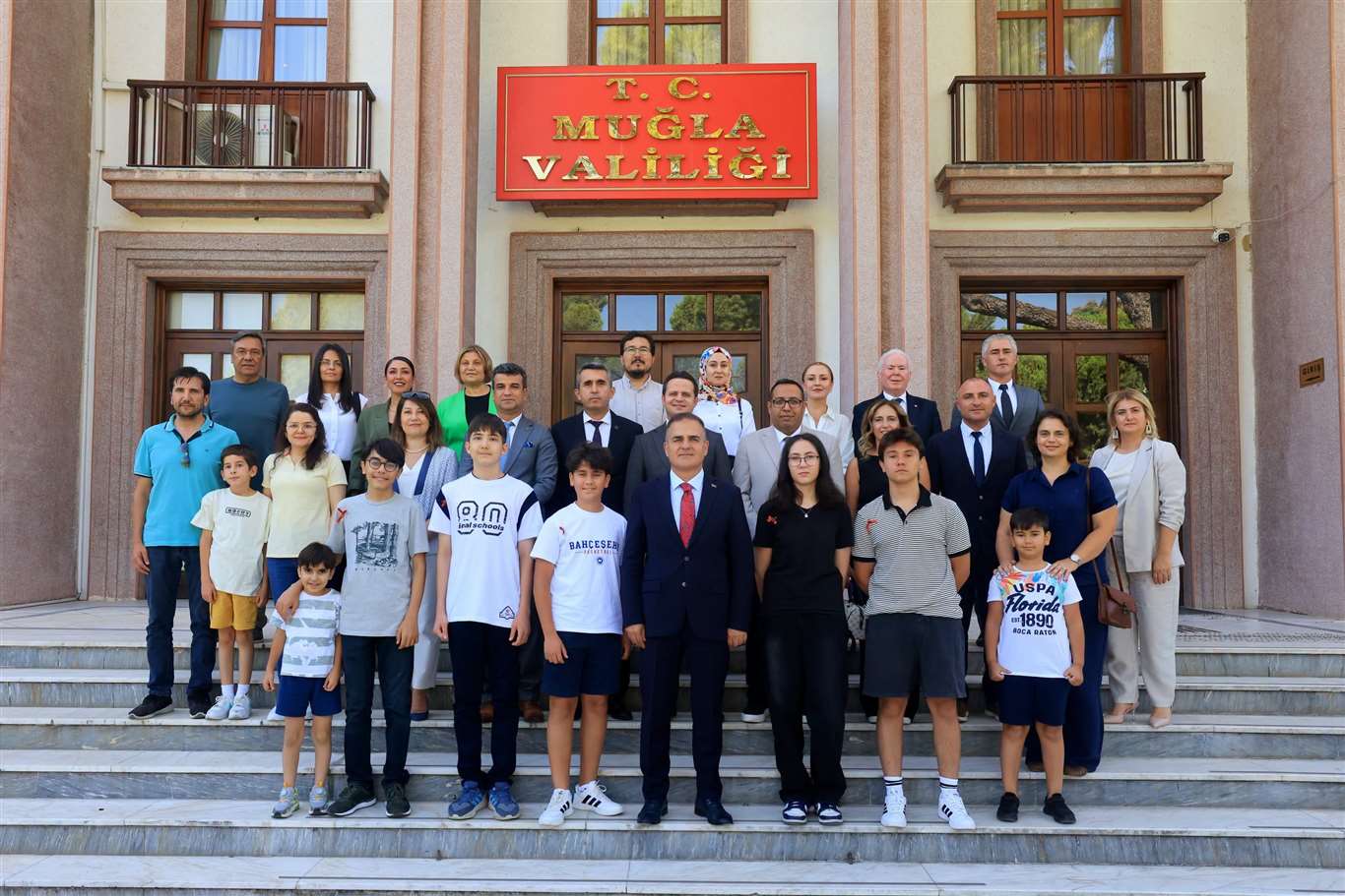  Muğla Valisi Dr. İdris Akbıyık, LGS şampiyonlarını altınla ödüllendirdi haberi