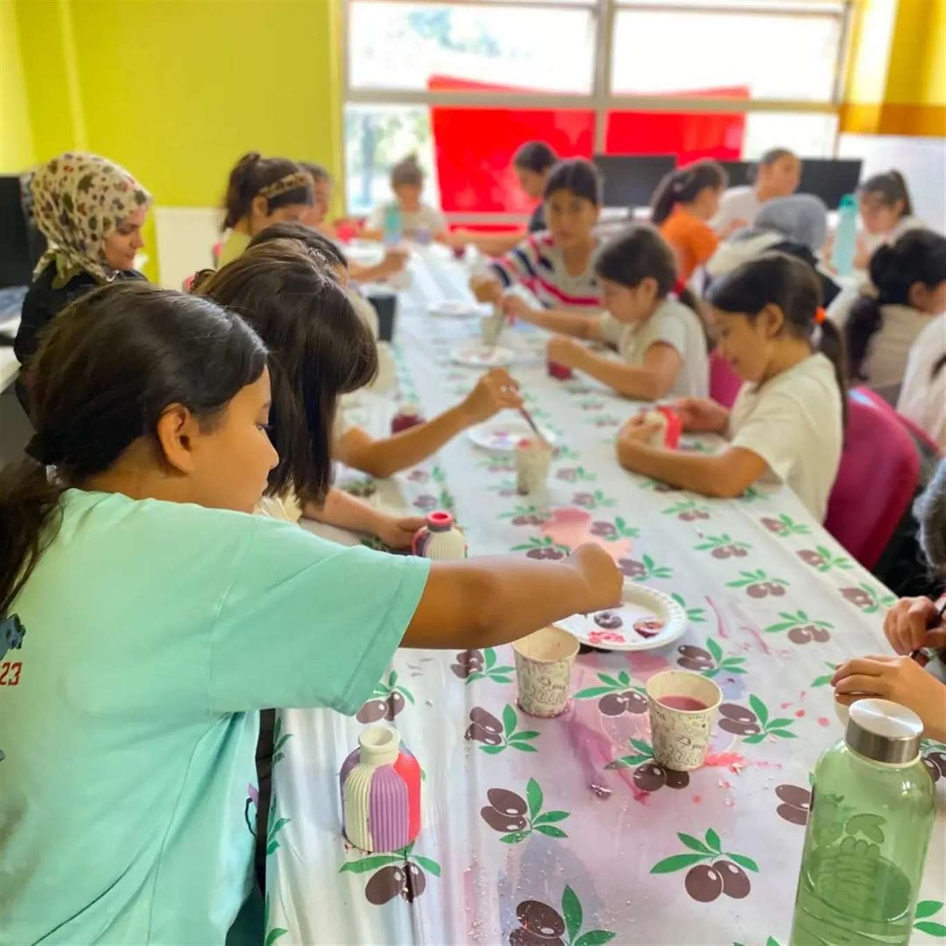 Çocuklar yazı sanatla renklendiriyor haberi