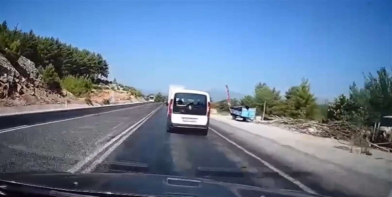 Seydikemer'de yola izmarit atan sürücüye ceza haberi