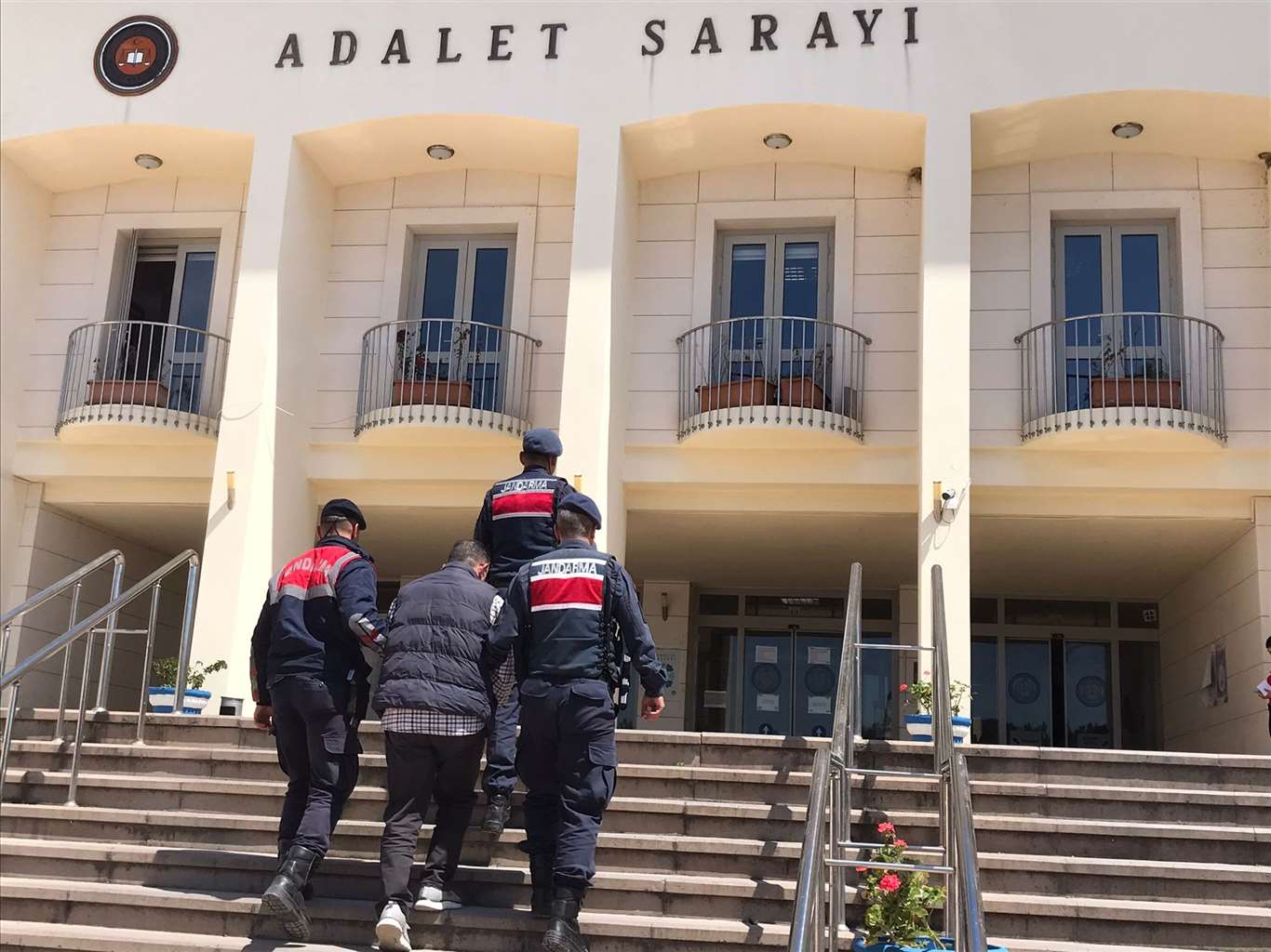       25 yıl hapis cezası ile aranan şahıs yakalandı haberi