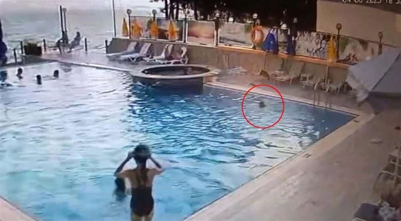    9 yaşındaki çocuk, otel havuzunda hayatını kaybetti haberi