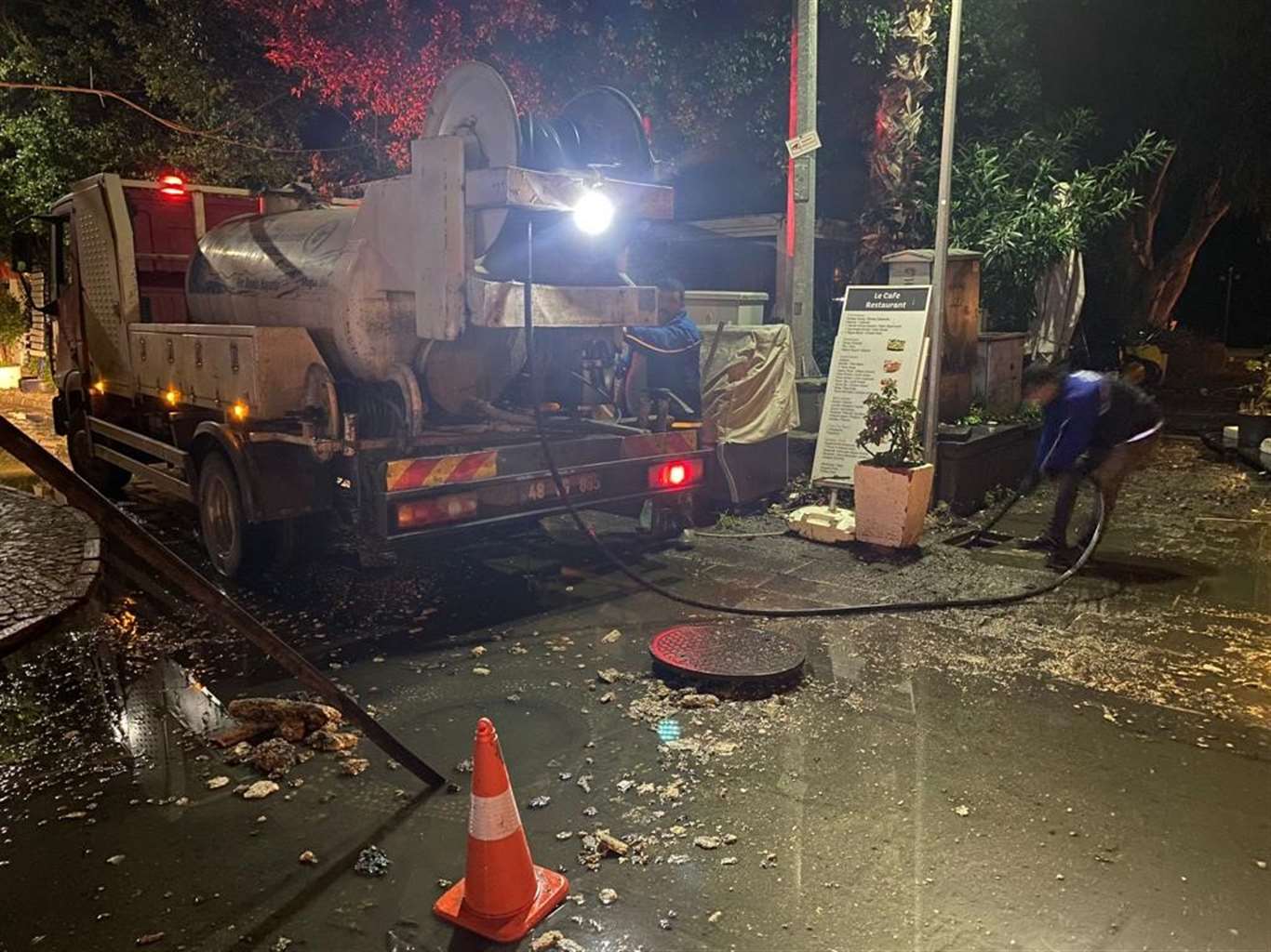 Bodrum'da belediye ekipleri yağmur mesaisinde haberi