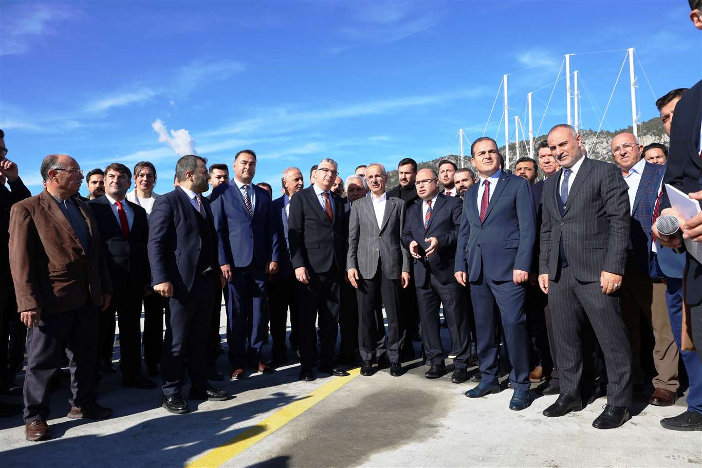  Bakan Uraloğlu, Ören Tekne İmal ve Çekek Yeri'ni hizmete açtı haberi