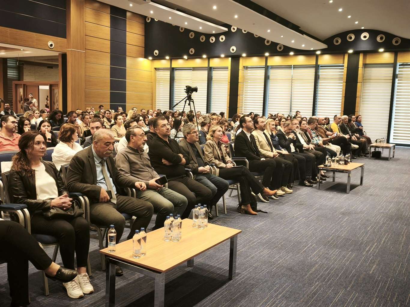 MTK'de yapay zeka ve dijital ebeveynlik paneli yoğun ilgi gördü haberi