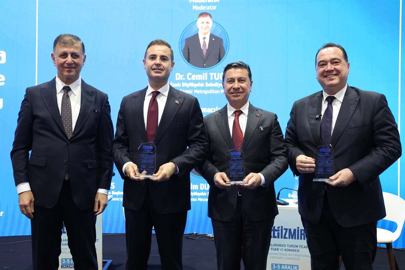       Başkan Aras, Uluslararası Turizm Fuarı'nda Ege'nin turizm potansiyelini anlattı haberi