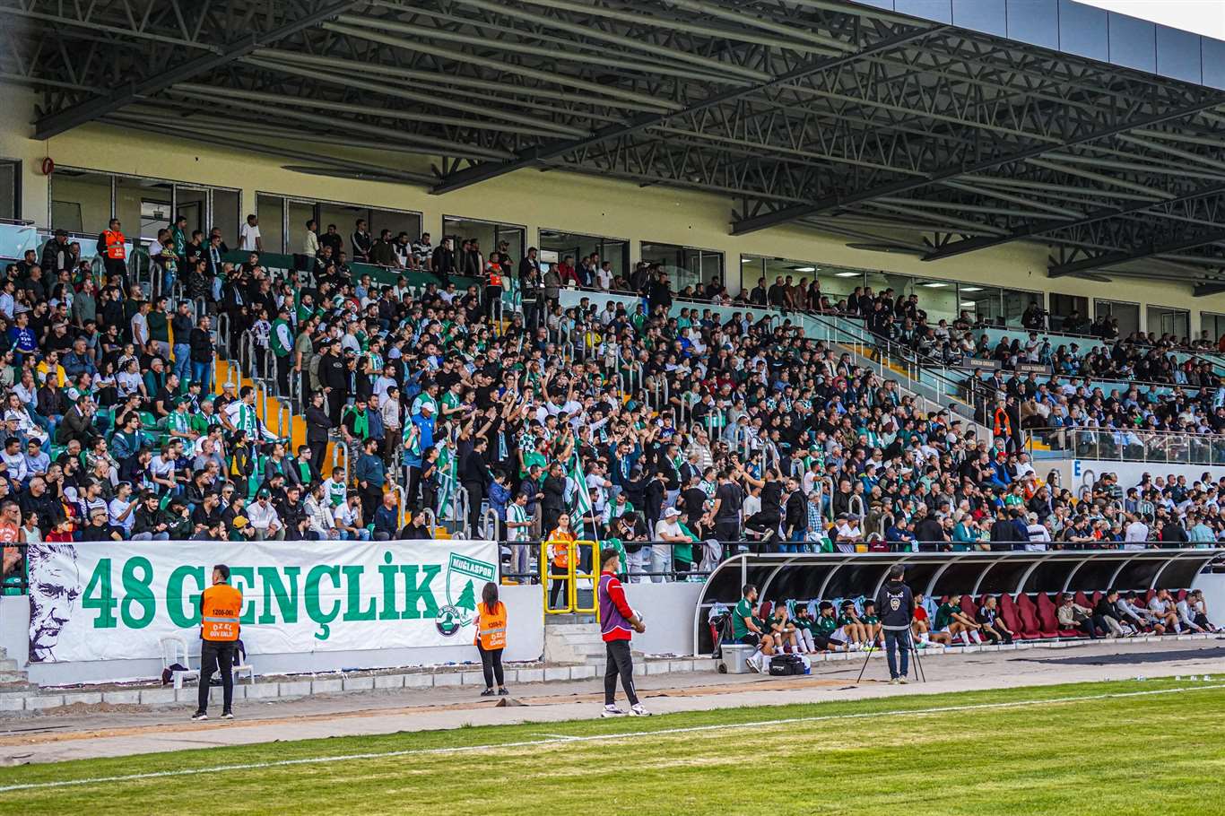 Muğlaspor, yenilenen stadında çifte bayram yaşadı haberi