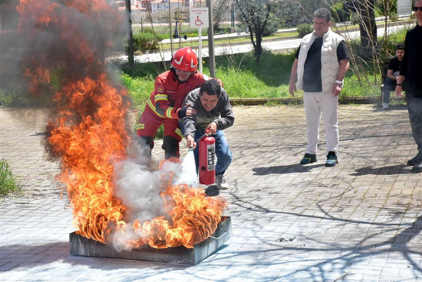 MSKÜ akademik ve idari personeline yangın eğitimi haberi