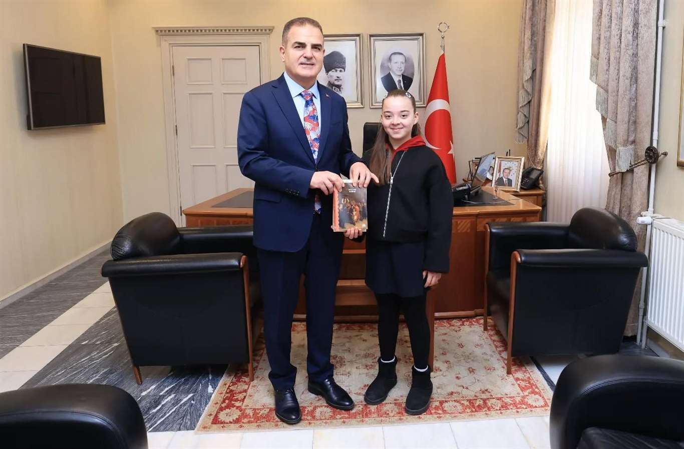 Vali Akbıyık, Türkiye birincisi öğrenci ile bir araya geldi haberi