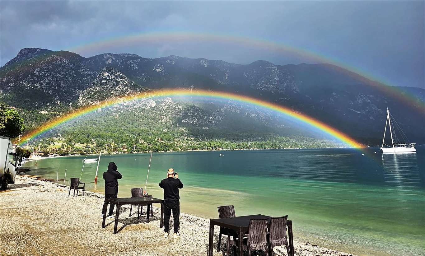 Akbük Koyu'nda kartpostallık gökkuşağı haberi