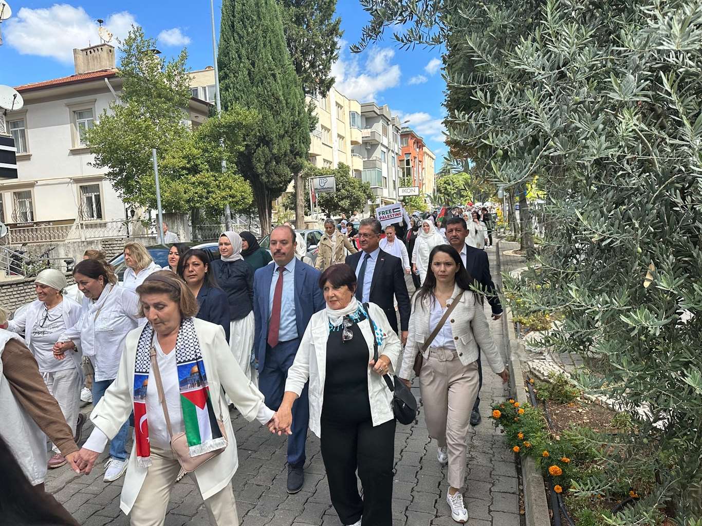       AK Parti Muğla Kadın Kolları'ndan Gazze için sessiz yürüyüş haberi