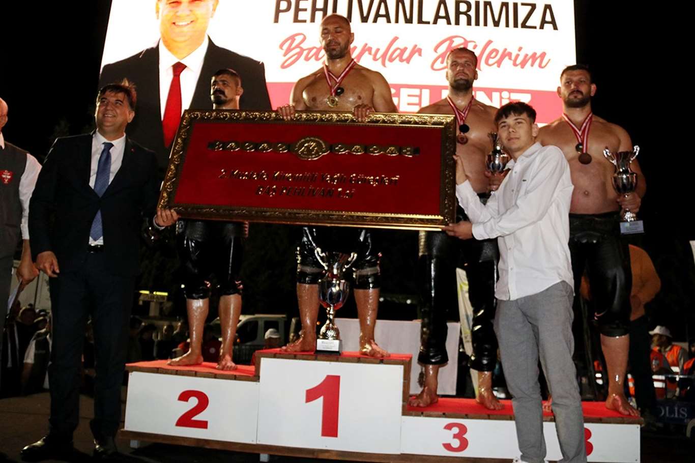 Fethiye'de yağlı güreşlerin kazananı Gürbüz oldu haberi
