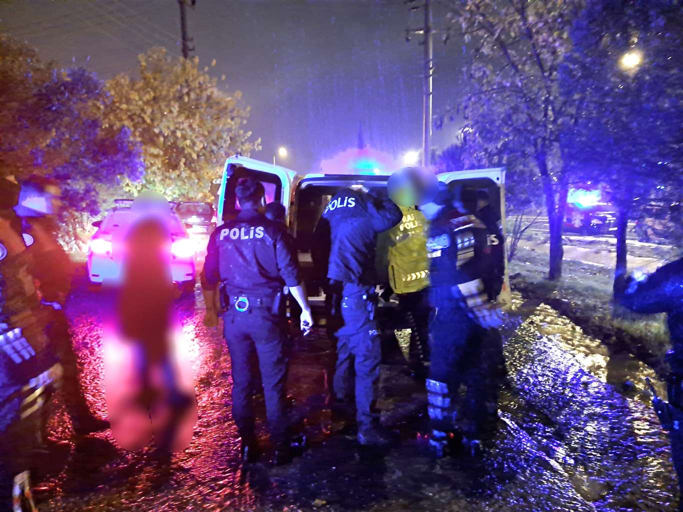 Alkollü sürücü polislere zor anlar yaşattı haberi