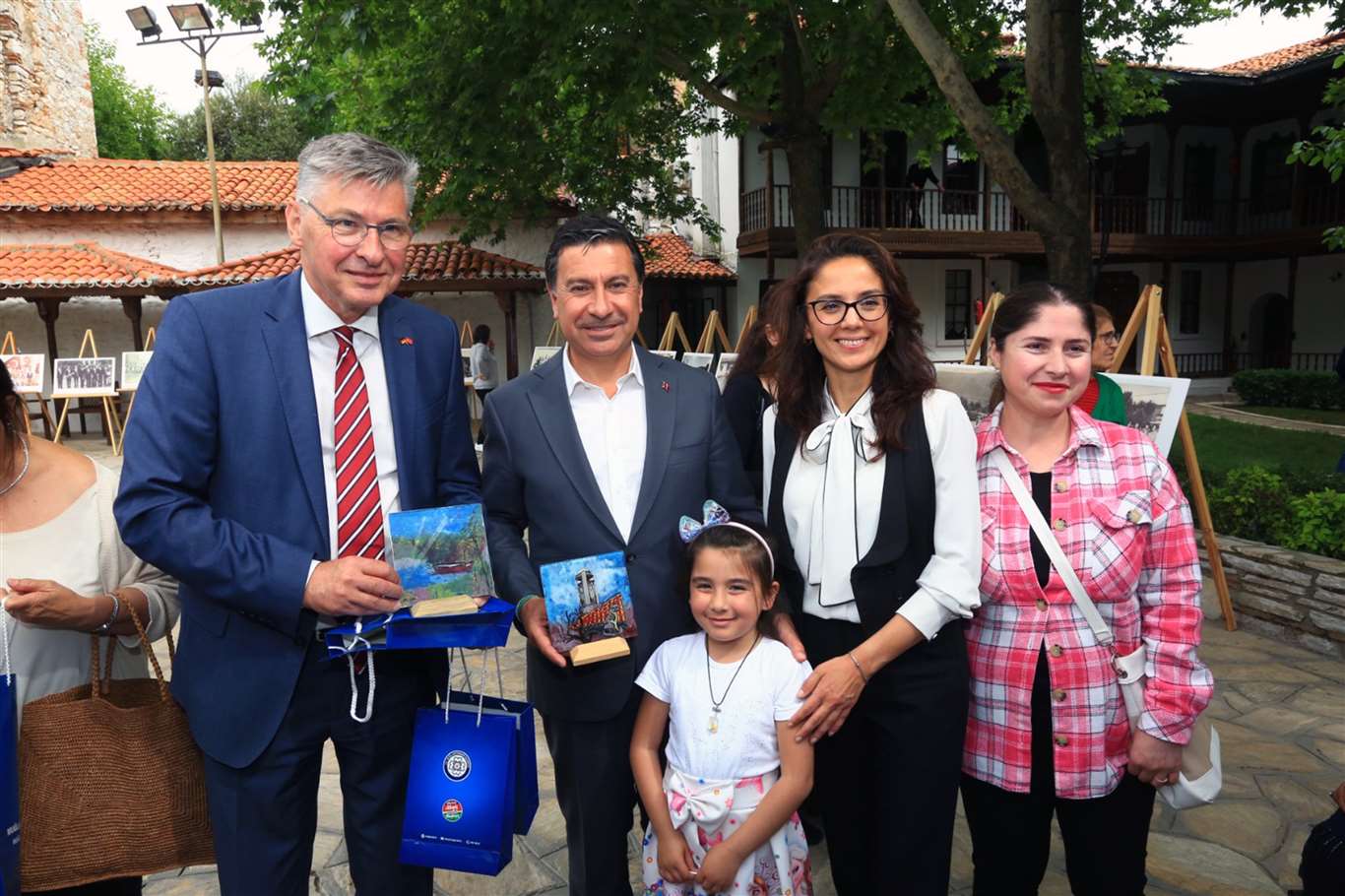      Almanya İzmir Başkonsolosu'ndan Başkan Aras'a ziyaret haberi