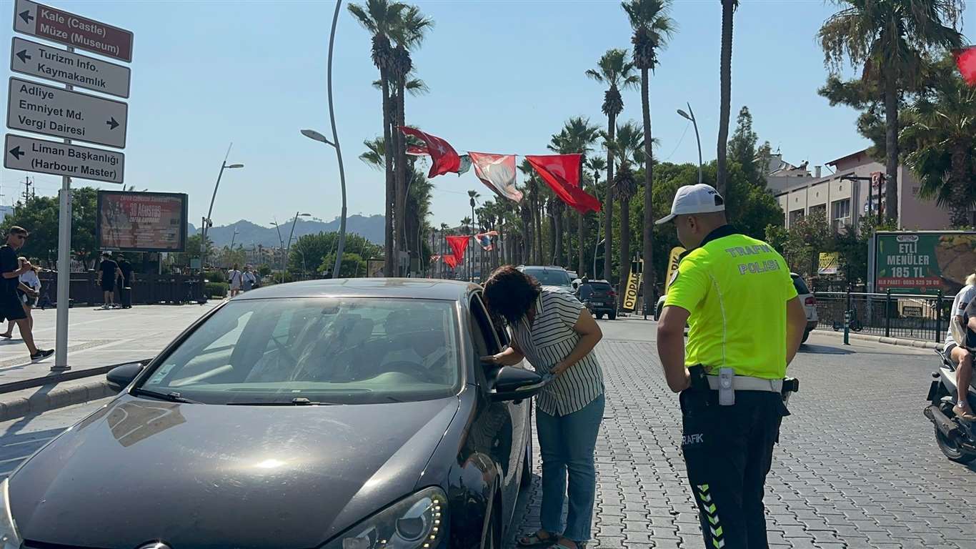  Marmaris'te araçlara tütün kullanımına yönelik denetim haberi