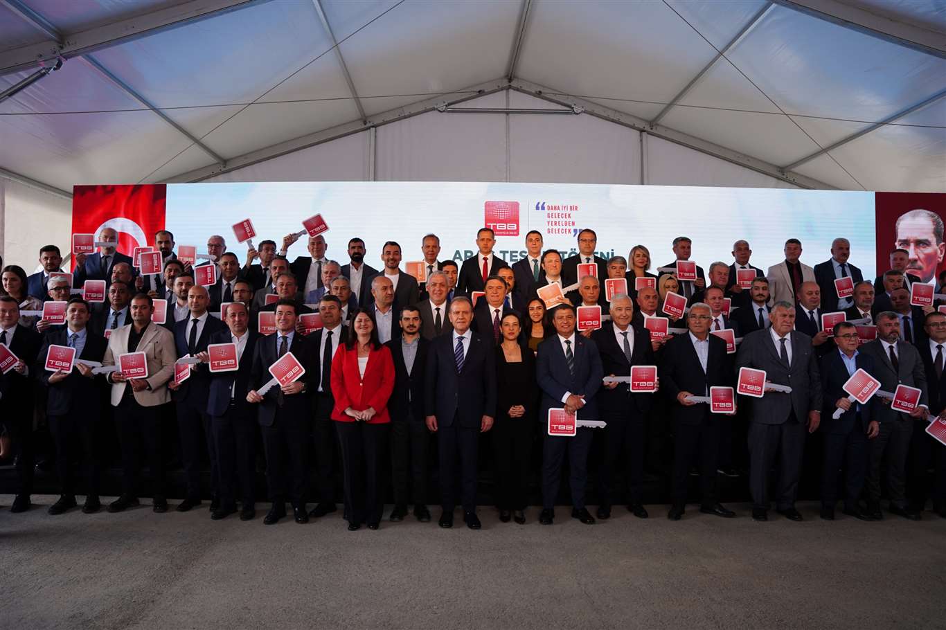 TBB, 94 belediyeye 95 yeni hizmet aracı kazandırdı haberi