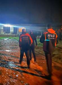    Aracı akıntıya kapılan vatandaş son anda kurtuldu haberi