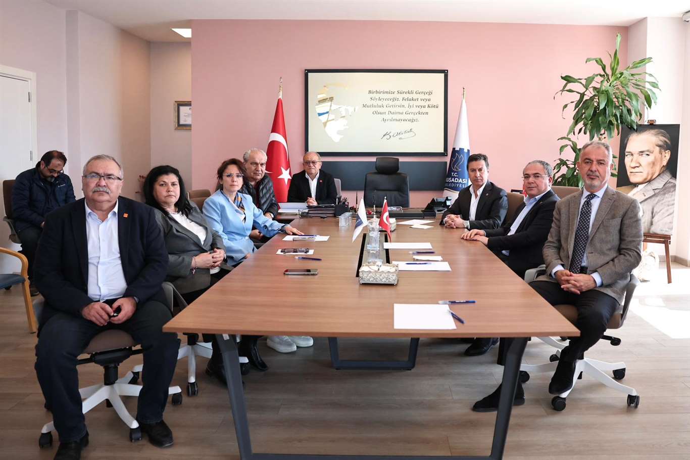 Aras'tan Manisa'ya ziyaret, Kuşadası'na destek haberi