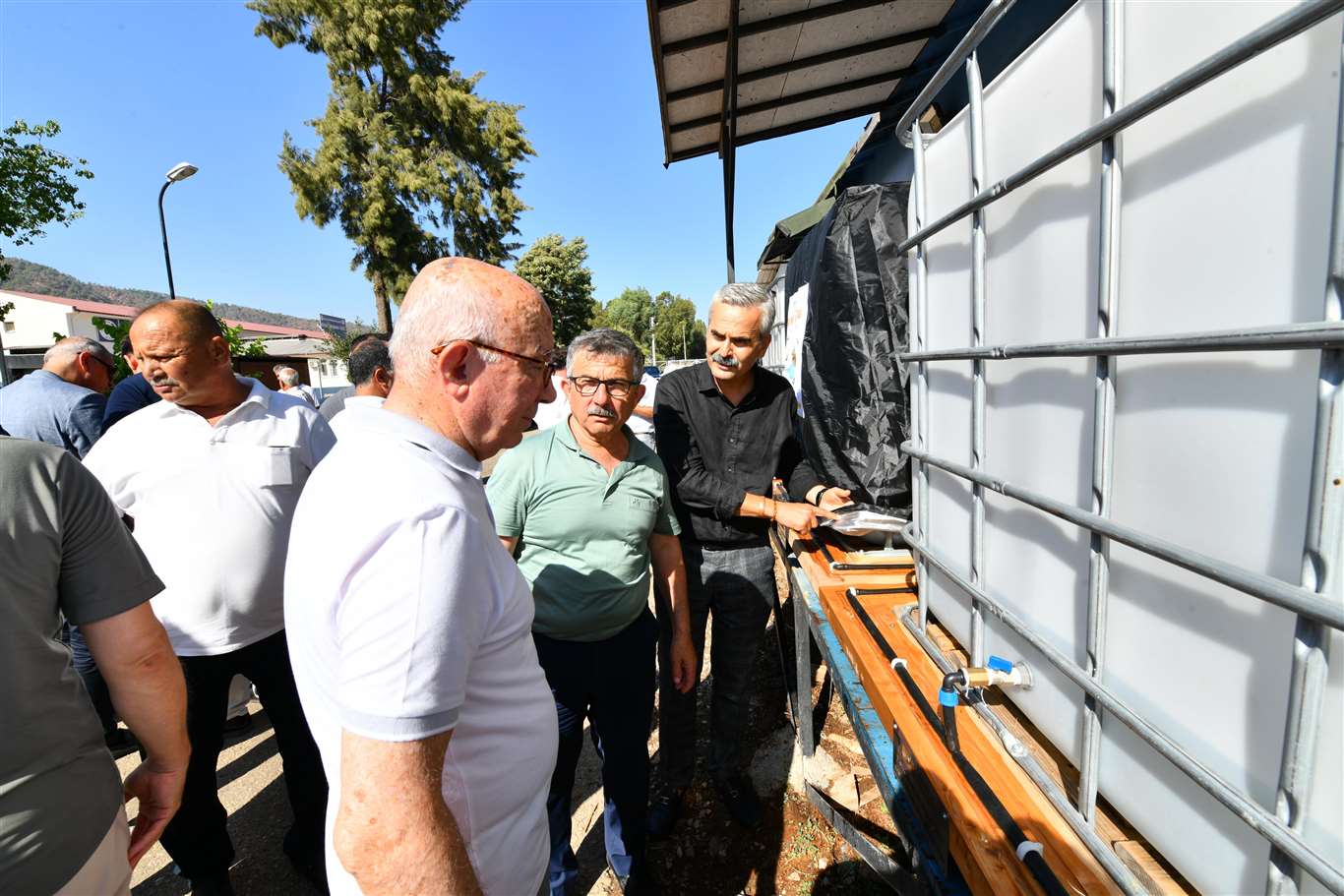 Türkiye'de bir ilk: Arılara özel içme suyu noktaları kuruluyor haberi
