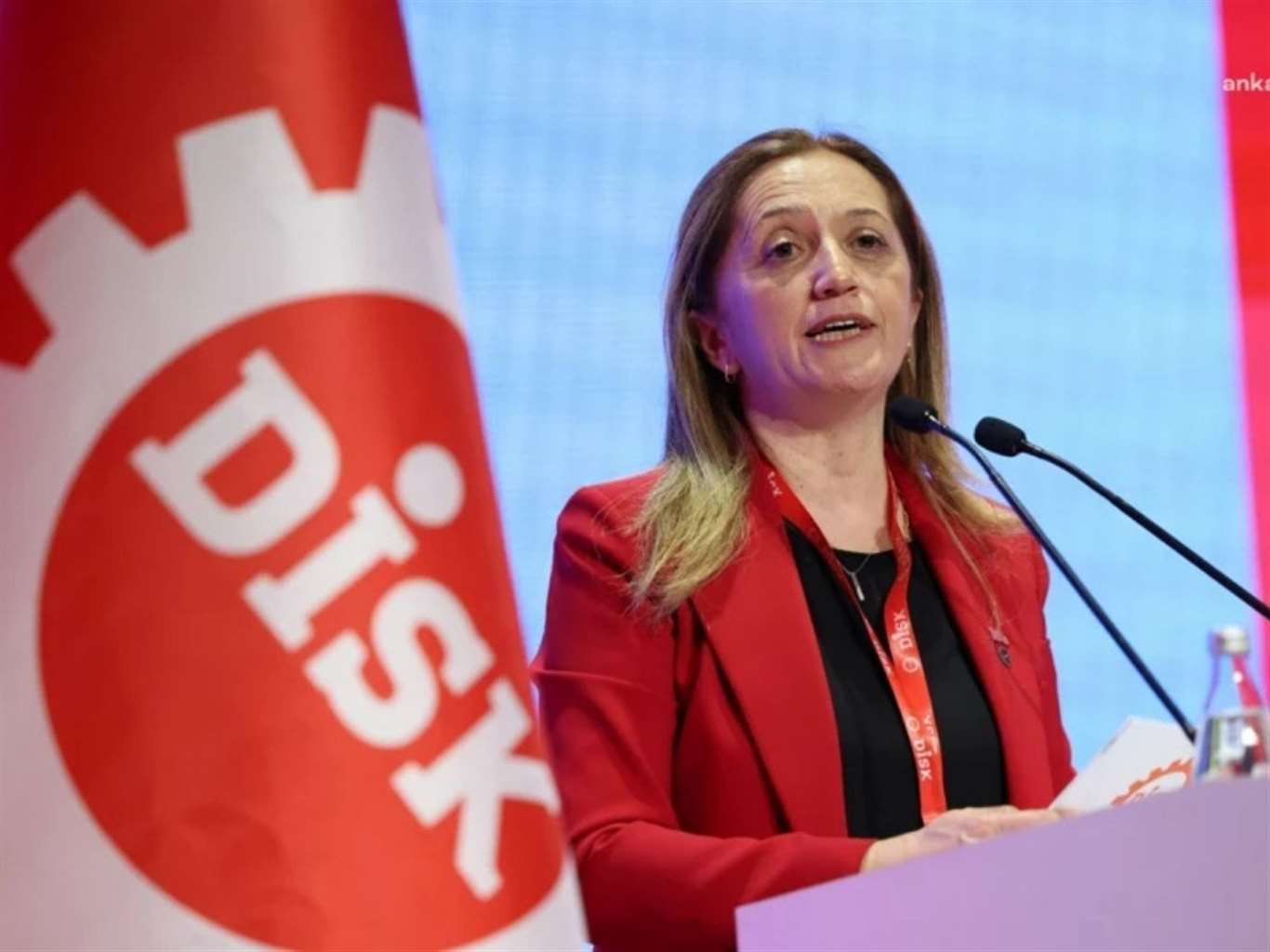 DİSK, turizm işçisinin tatil hakkını Anayasa Mahkemesi'ne taşıyor haberi