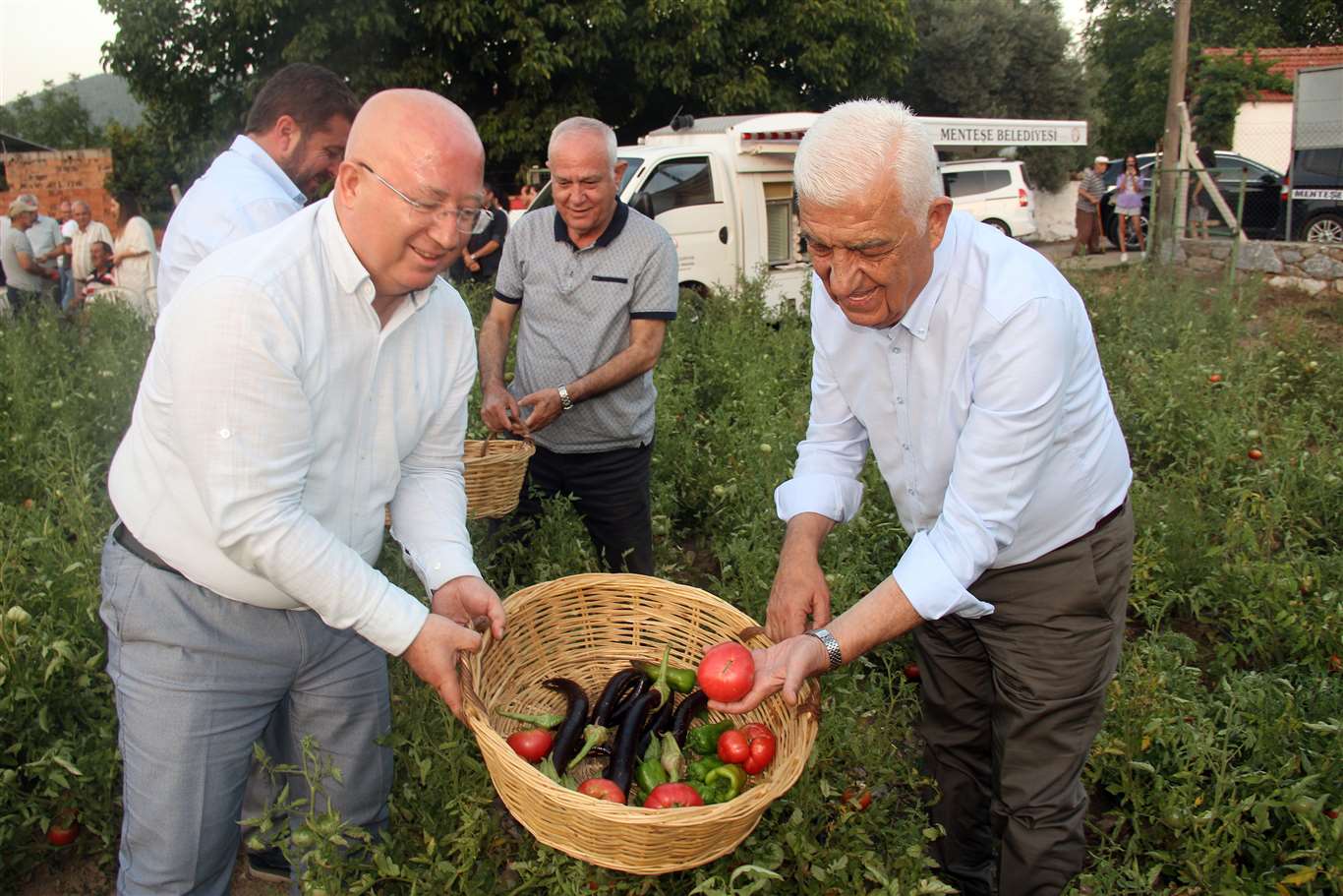       Ata tohumu ürünlerin hasat şenliği yapıldı haberi