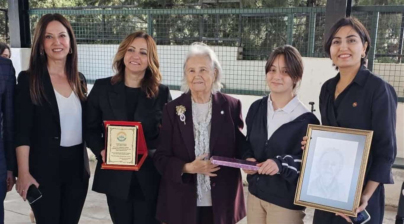    62 yıl sonra ilk öğretmenleri ile buluşup gününü kutladılar haberi