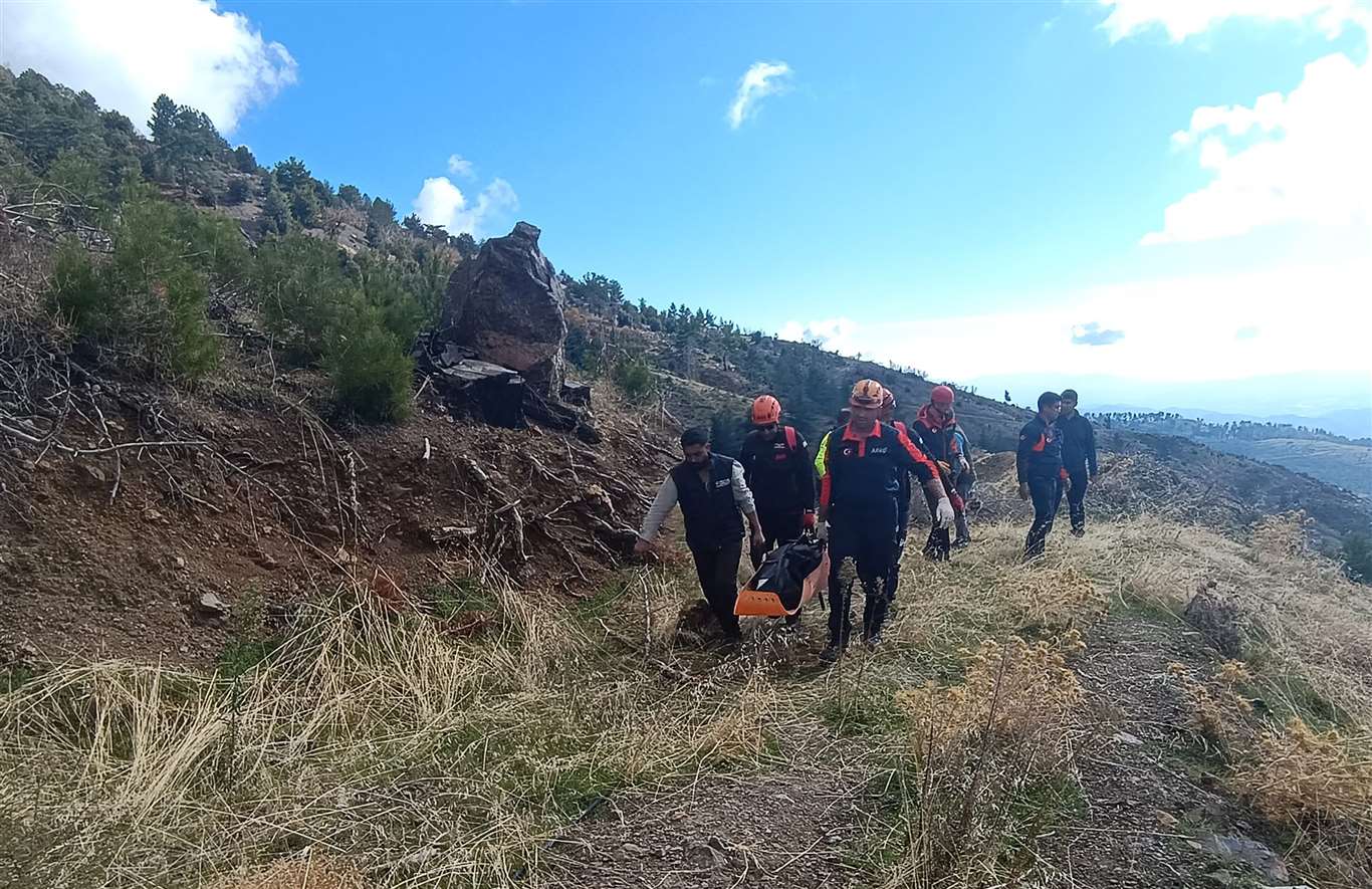 Avlanmaya çıkan vatandaş kayalıklarda hayatını kaybetti haberi