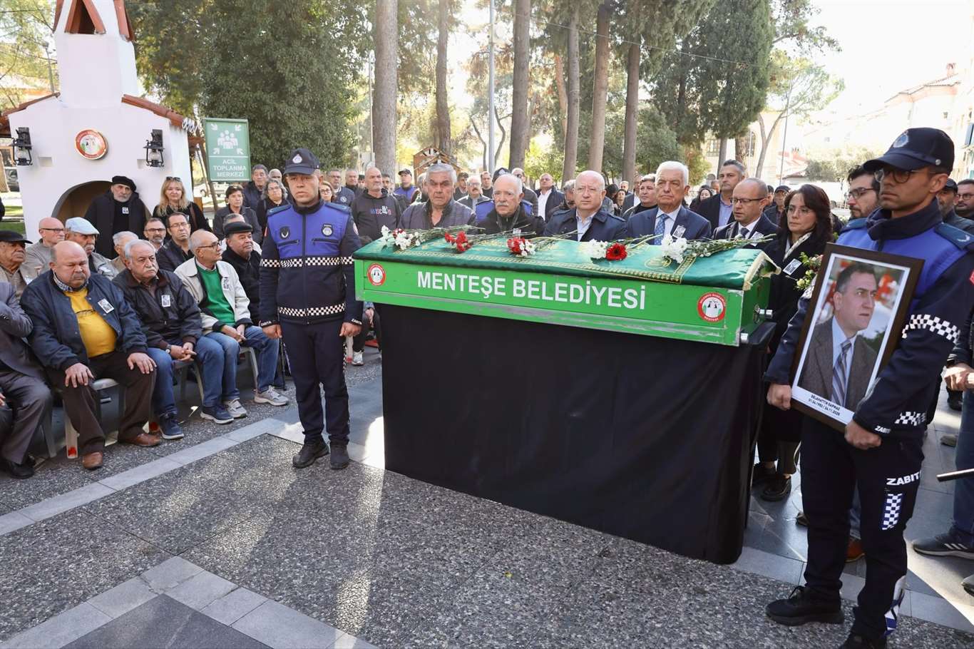    Muğla Eski Belediye Başkan Yardımcısı Selahattin Sapmaz için tören düzenlendi haberi