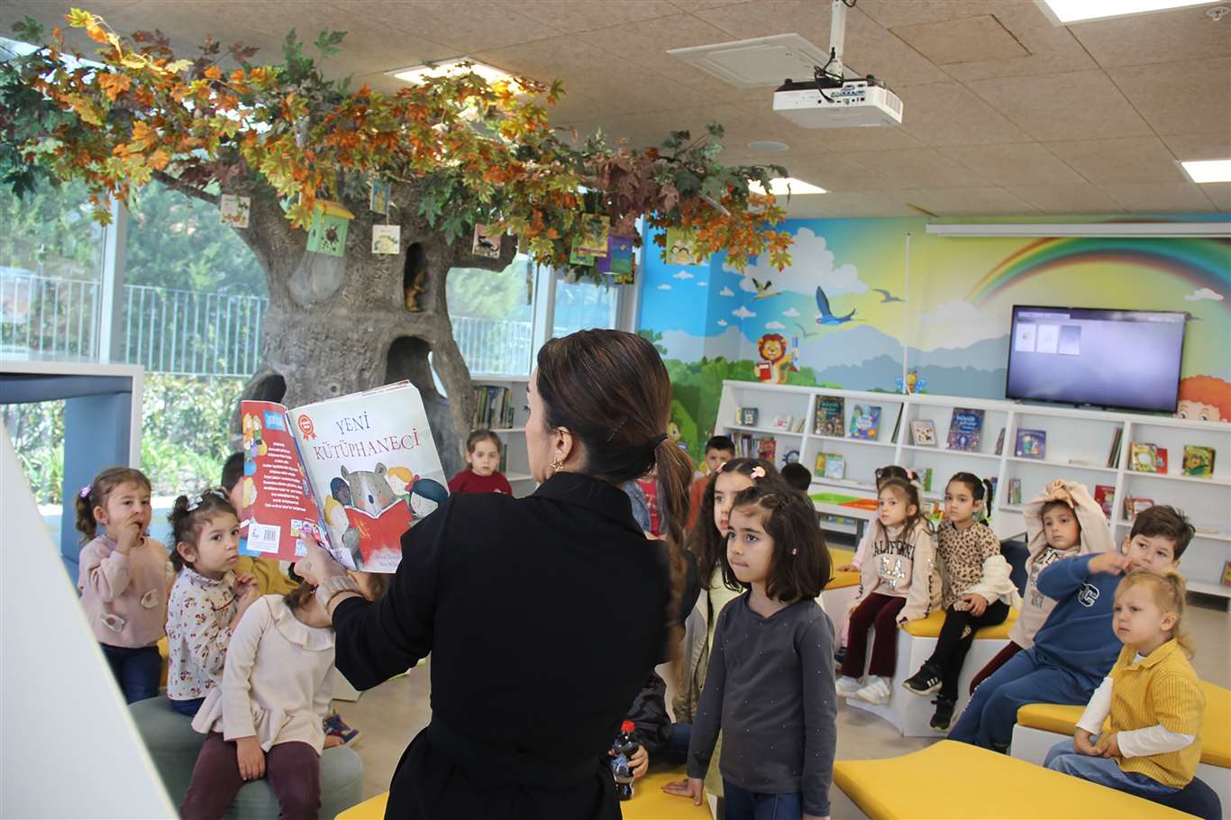 Bilginin merkezi kütüphanelere yoğun ilgi haberi